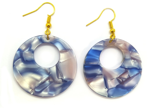 Paire de boucles cercle bleu en résine acrylique.